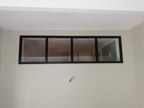 Finition thermolaquée Insertion dans le mur Meylan